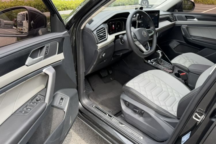 Used Volkswagen Tayron 2023 330TSI Two-Wheel-Drive Luxury Plus Advanced Version Interior 4
