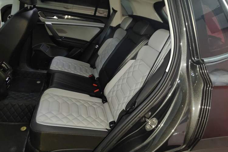 Used Volkswagen Tayron 2023 330TSI Two-Wheel-Drive Luxury Plus Advanced Version Interior 4