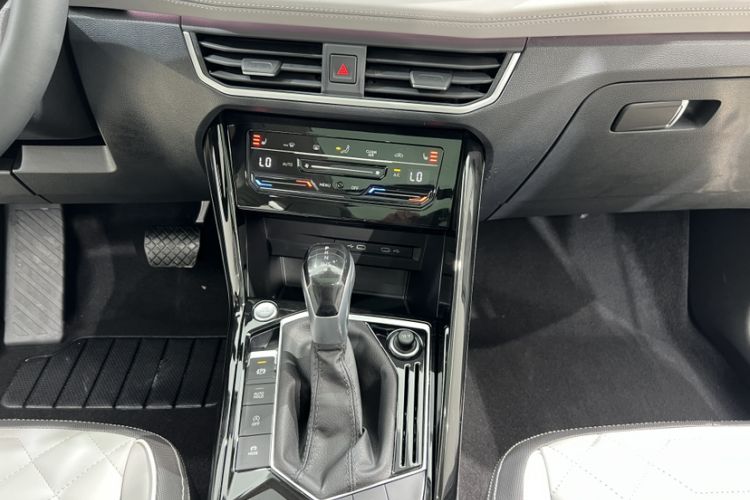 Used Volkswagen Tayron 2023 280TSI Two-Wheel-Drive Luxury Plus Advanced Version Interior 8