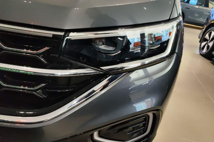 Used Volkswagen Tayron 2023 300TSI Two-Wheel-Drive Luxury Plus Advanced Edition Left Front Headlight