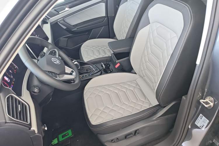 Used Volkswagen Tayron 2023 300TSI Two-Wheel-Drive Luxury Plus Advanced Edition Left Front Seat