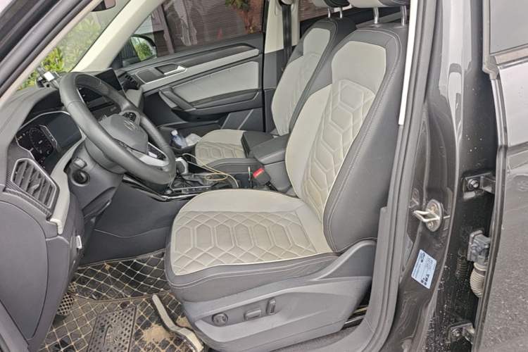 Used Volkswagen Tayron 2023 330TSI Two-Wheel-Drive Luxury Plus Advanced Version Left Front Seat