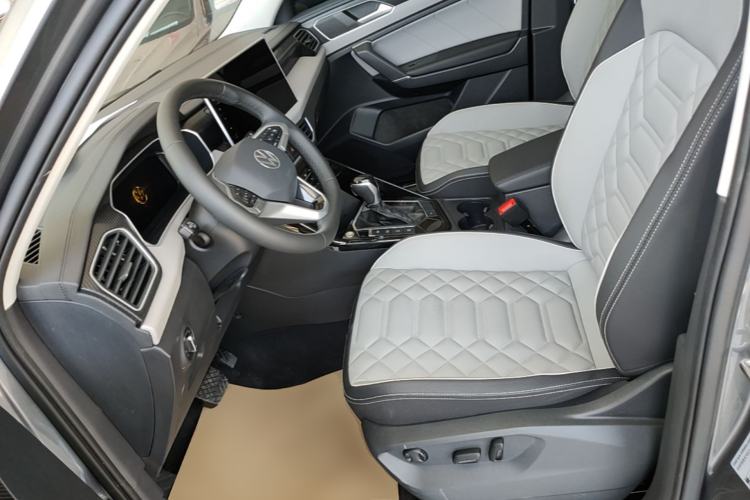 Used Volkswagen Tayron 2023 300TSI Two-Wheel-Drive Luxury Plus Advanced Edition Left Front Seat