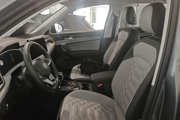 Used Volkswagen Tayron 2023 330TSI Two-Wheel-Drive Luxury Plus Advanced Version Left Front Seat