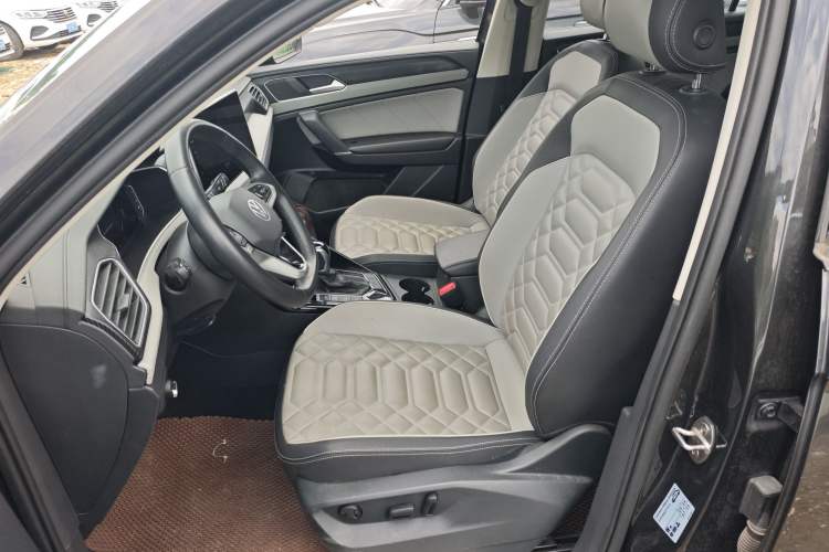 Used Volkswagen Tayron 2023 330TSI Two-Wheel-Drive Luxury Plus Advanced Version Left Front Seat
