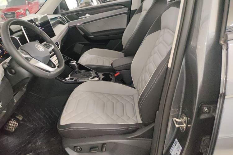 Used Volkswagen Tayron 2023 300TSI Two-Wheel-Drive Luxury Plus Advanced Edition Left Front Seat