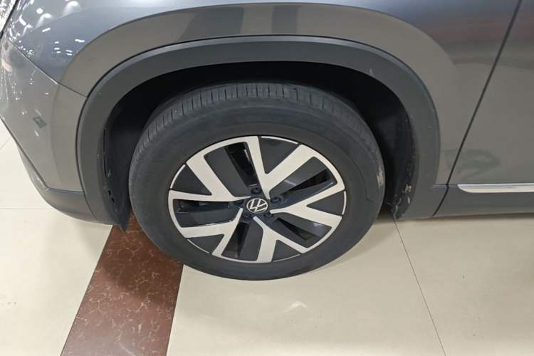 Used Volkswagen Tayron 2023 330TSI Two-Wheel-Drive Luxury Plus Advanced Version Left Front Wheel Hub