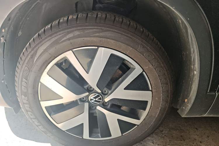 Used Volkswagen Tayron 2023 330TSI Two-Wheel-Drive Luxury Plus Advanced Version Left Front Wheel Hub