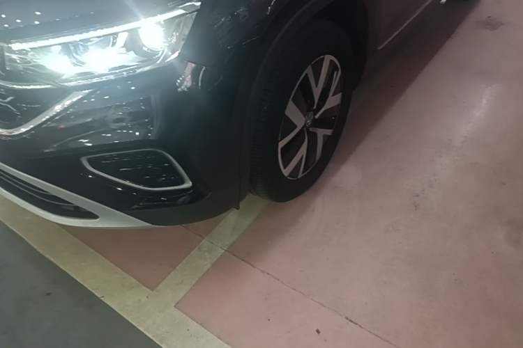 Used Volkswagen Tayron 2023 330TSI Two-Wheel-Drive Luxury Plus Advanced Version Left Front Wheel Hub