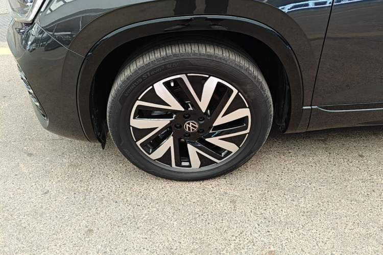 Used Volkswagen Tayron 2023 330TSI Two-Wheel-Drive R-Line High-Energy Version Left Front Wheel Hub