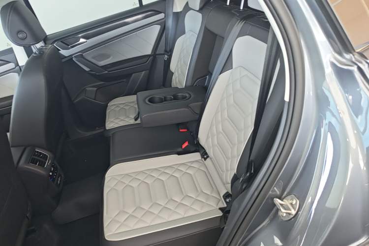 Used Volkswagen Tayron 2023 300TSI Two-Wheel-Drive Luxury Plus Advanced Edition Left Rear Seat