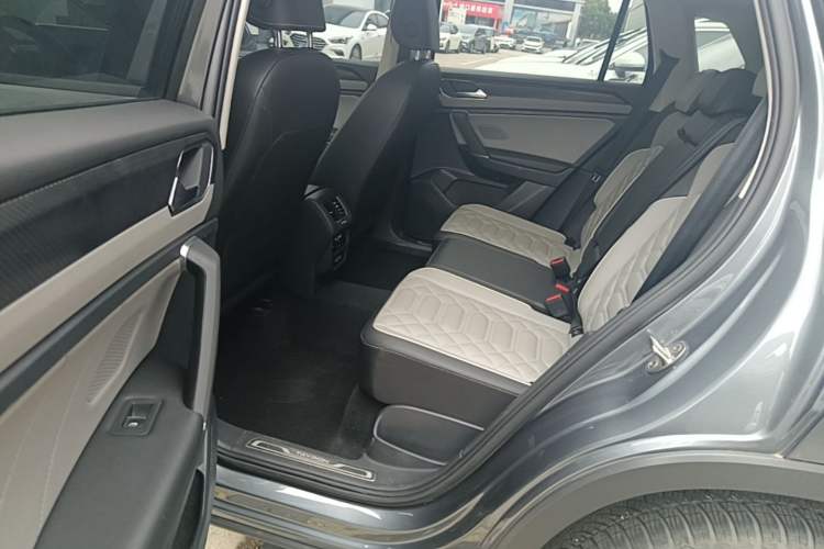Used Volkswagen Tayron 2023 300TSI Two-Wheel-Drive Luxury Plus Advanced Edition Left Rear Seat