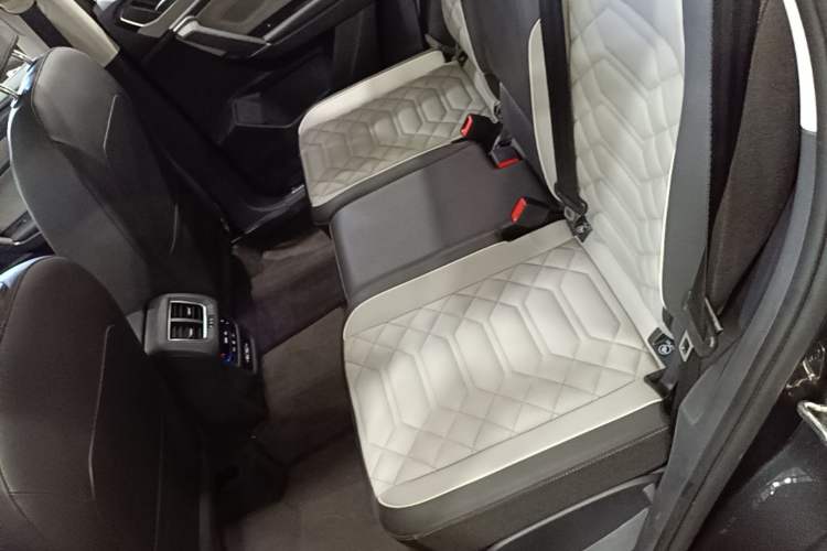 Used Volkswagen Tayron 2023 330TSI Two-Wheel-Drive Luxury Plus Advanced Version Left Rear Seat