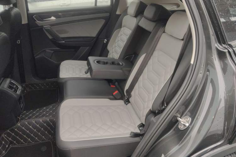 Used Volkswagen Tayron 2023 330TSI Two-Wheel-Drive Luxury Plus Advanced Version Left Rear Seat