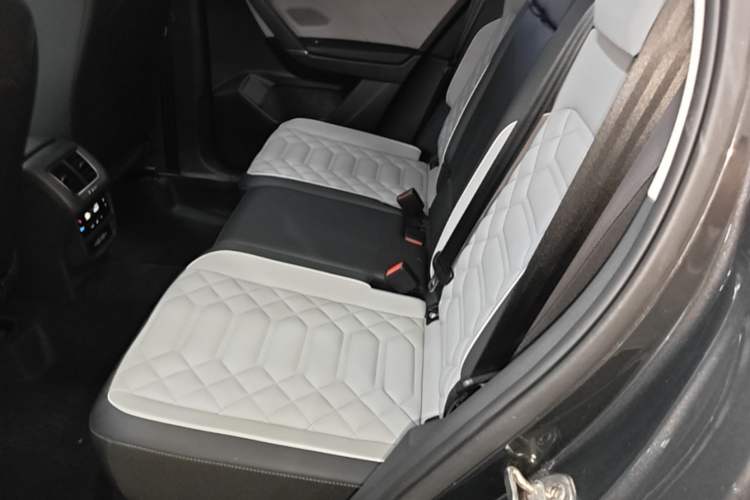 Used Volkswagen Tayron 2023 280TSI Two-Wheel-Drive Luxury Plus Advanced Version Left Rear Seat