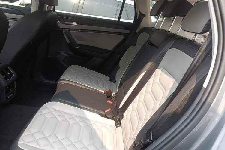 Used Volkswagen Tayron 2023 300TSI Two-Wheel-Drive Luxury Plus Advanced Edition Left Rear Seat