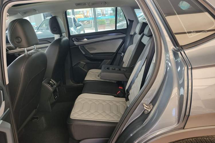 Used Volkswagen Tayron 2023 300TSI Two-Wheel-Drive Luxury Plus Advanced Edition Left Rear Seat