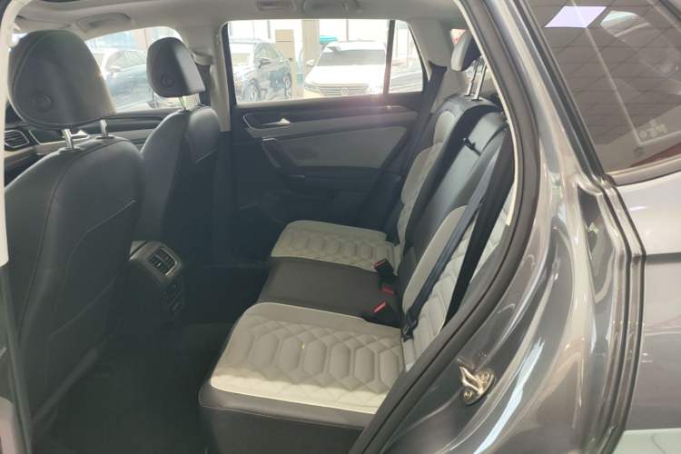 Used Volkswagen Tayron 2023 300TSI Two-Wheel-Drive Luxury Plus Advanced Edition Left Rear Seat