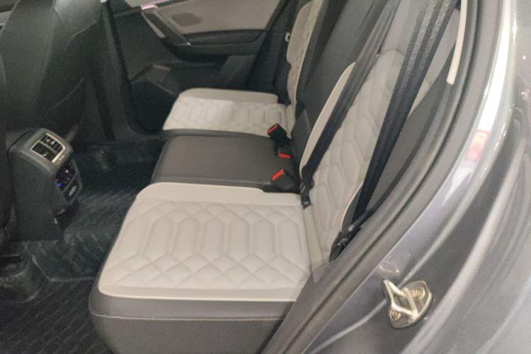 Used Volkswagen Tayron 2023 300TSI Two-Wheel-Drive Luxury Plus Advanced Edition Left Rear Seat