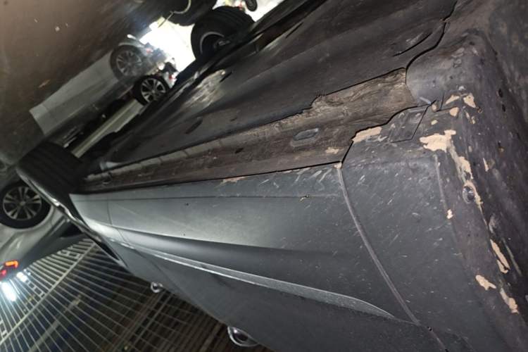 Used Volkswagen Tayron 2023 330TSI Two-Wheel-Drive Luxury Plus Advanced Version Left Side Sill