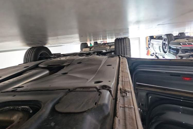 Used Volkswagen Tayron 2023 300TSI Two-Wheel-Drive Luxury Plus Advanced Edition Left Side Sill