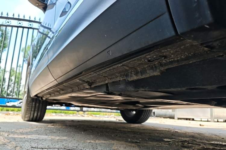 Used Volkswagen Tayron 2023 300TSI Two-Wheel-Drive Luxury Plus Advanced Edition Left Side Sill