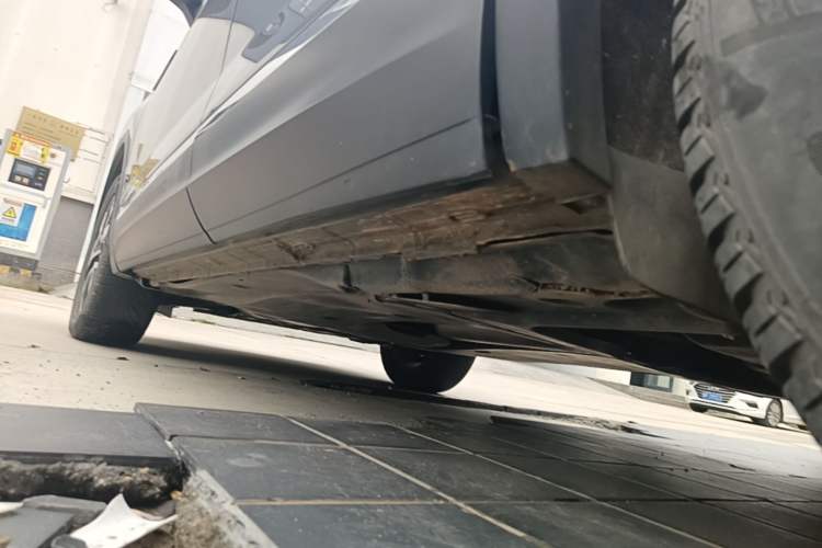 Used Volkswagen Tayron 2023 300TSI Two-Wheel-Drive Luxury Plus Advanced Edition Left Side Sill