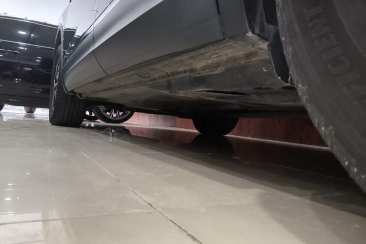 Used Volkswagen Tayron 2023 330TSI Two-Wheel-Drive Luxury Plus Advanced Version Left Side Sill