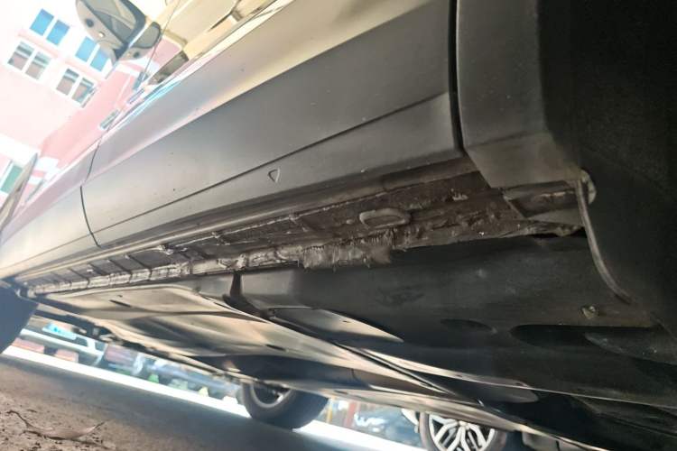 Used Volkswagen Tayron 2023 330TSI Two-Wheel-Drive Luxury Plus Advanced Version Left Side Sill