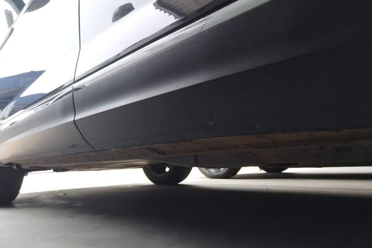 Used Volkswagen Tayron 2023 330TSI Two-Wheel-Drive Luxury Plus Advanced Version Left Side Sill