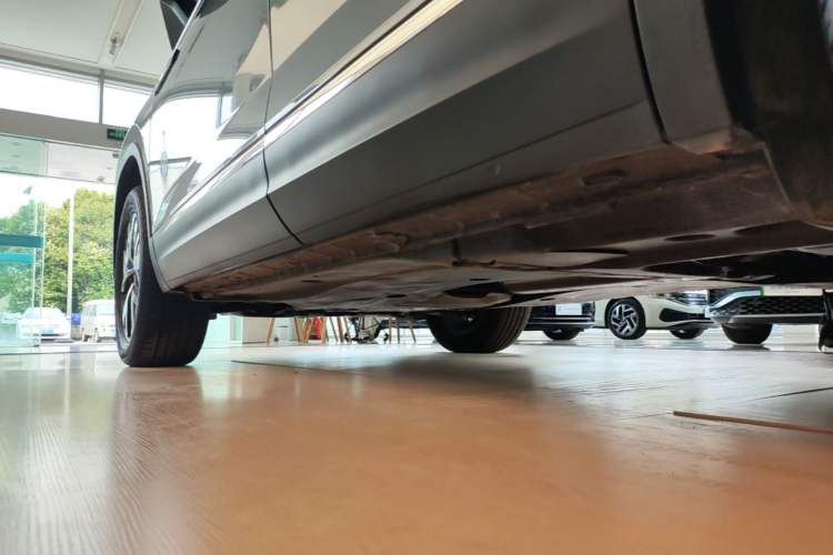 Used Volkswagen Tayron 2023 300TSI Two-Wheel-Drive Luxury Plus Advanced Edition Left Side Sill