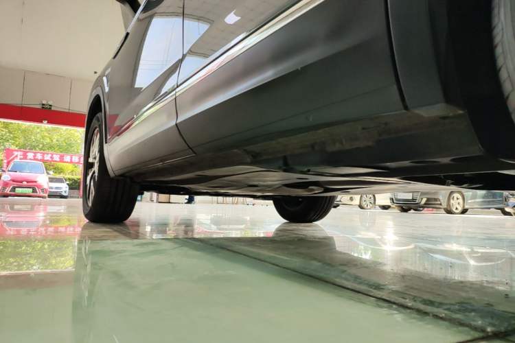 Used Volkswagen Tayron 2023 300TSI Two-Wheel-Drive Luxury Plus Advanced Edition Left Side Sill
