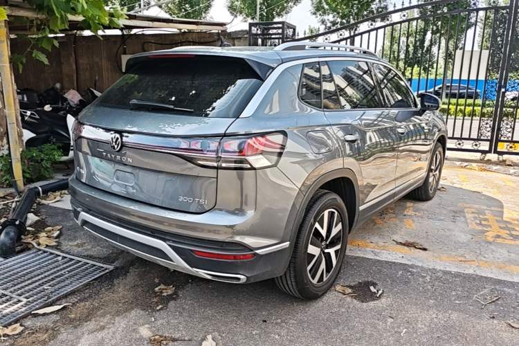 Used Volkswagen Tayron 2023 300TSI Two-Wheel-Drive Luxury Plus Advanced Edition Rear Right 45 Deg