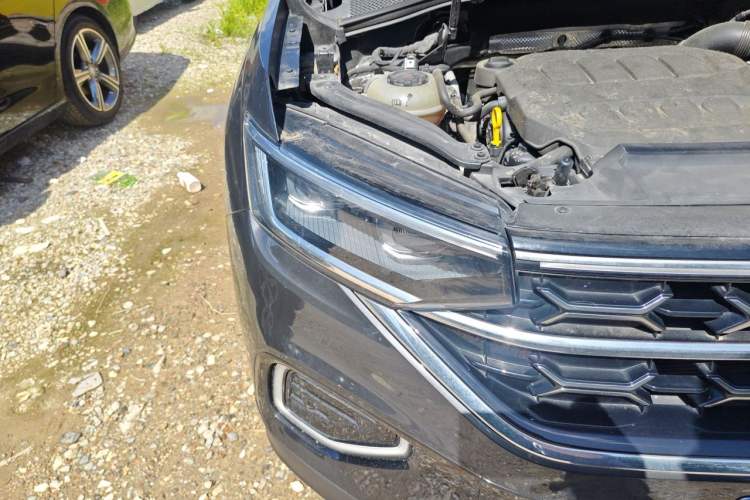 Used Volkswagen Tayron 2023 330TSI Two-Wheel-Drive Luxury Plus Advanced Version Right Front Headlight