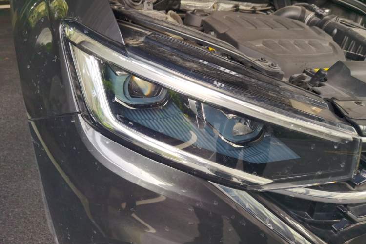 Used Volkswagen Tayron 2023 330TSI Two-Wheel-Drive Luxury Plus Advanced Version Right Front Headlight