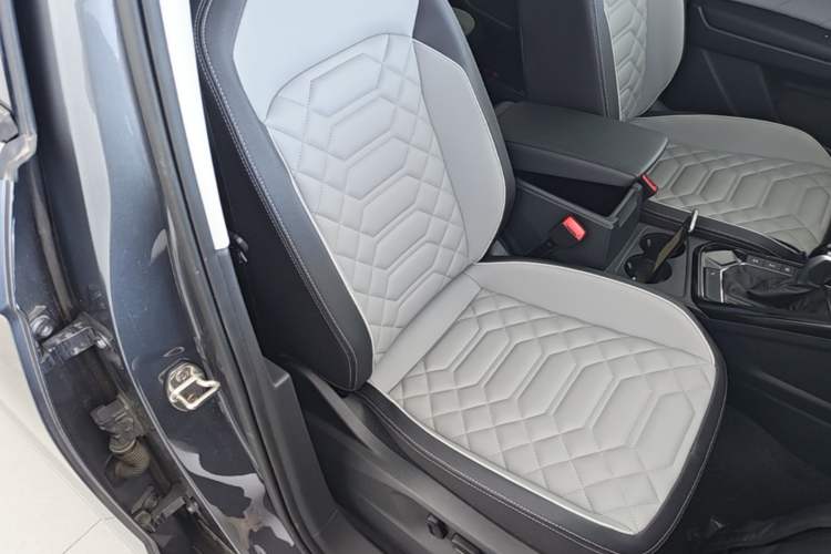 Used Volkswagen Tayron 2023 300TSI Two-Wheel-Drive Luxury Plus Advanced Edition Right Front Seat
