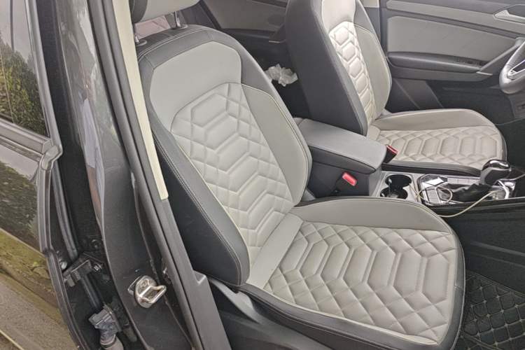 Used Volkswagen Tayron 2023 330TSI Two-Wheel-Drive Luxury Plus Advanced Version Right Front Seat