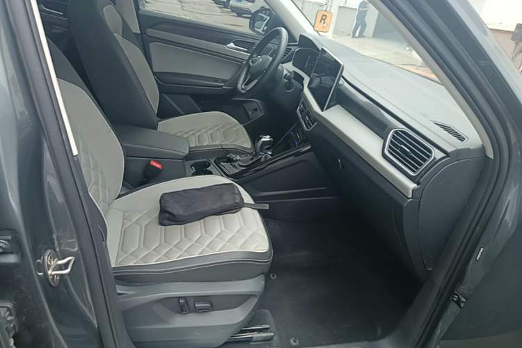 Used Volkswagen Tayron 2023 300TSI Two-Wheel-Drive Luxury Plus Advanced Edition Right Front Seat