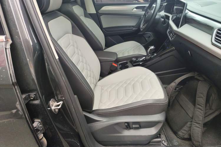 Used Volkswagen Tayron 2023 Revised Version 380TSI All-Wheel Drive R-Line High-Energy Edition Right Front Seat