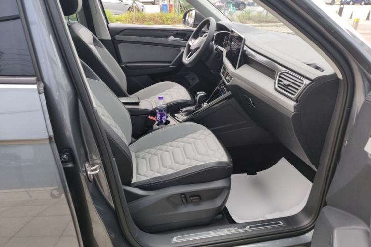 Used Volkswagen Tayron 2023 300TSI Two-Wheel-Drive Luxury Plus Advanced Edition Right Front Seat