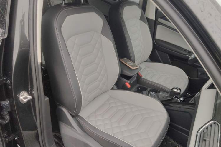 Used Volkswagen Tayron 2023 330TSI Two-Wheel-Drive Luxury Plus Advanced Version Right Front Seat