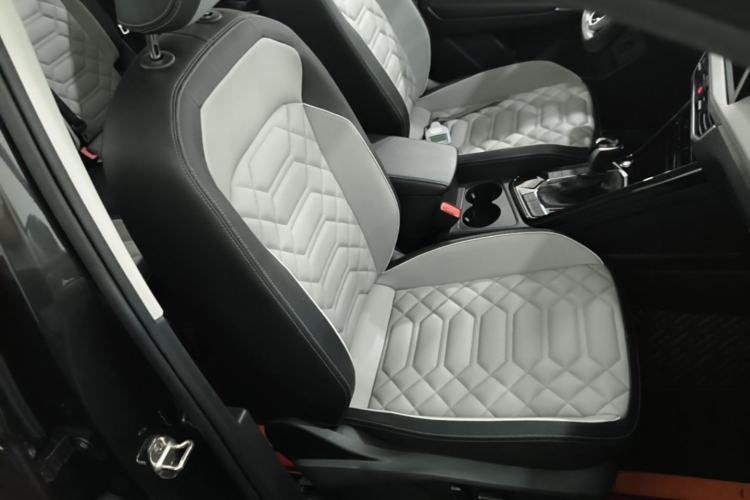 Used Volkswagen Tayron 2023 330TSI Two-Wheel-Drive Luxury Plus Advanced Version Right Front Seat
