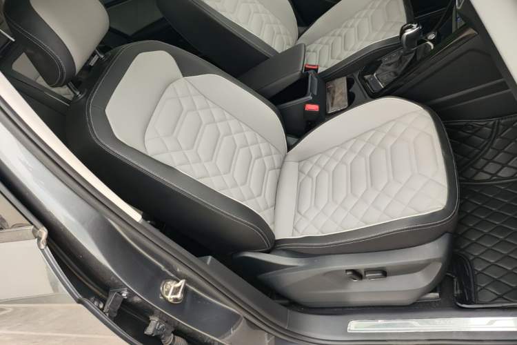 Used Volkswagen Tayron 2023 300TSI Two-Wheel-Drive Luxury Plus Advanced Edition Right Front Seat