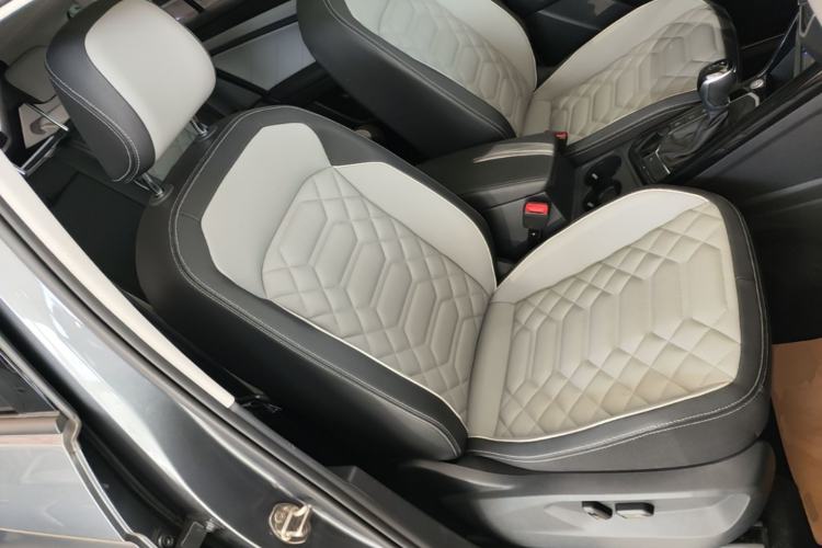 Used Volkswagen Tayron 2023 300TSI Two-Wheel-Drive Luxury Plus Advanced Edition Right Front Seat