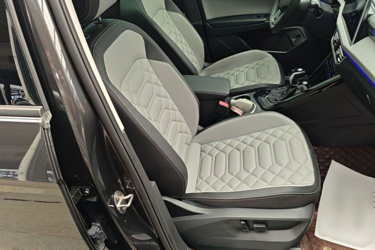 Used Volkswagen Tayron 2023 330TSI Two-Wheel-Drive R-Line High-Energy Version Right Front Seat