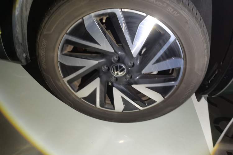 Used Volkswagen Tayron 2023 330TSI Two-Wheel-Drive R-Line High-Energy Version Right Front Wheel Hub