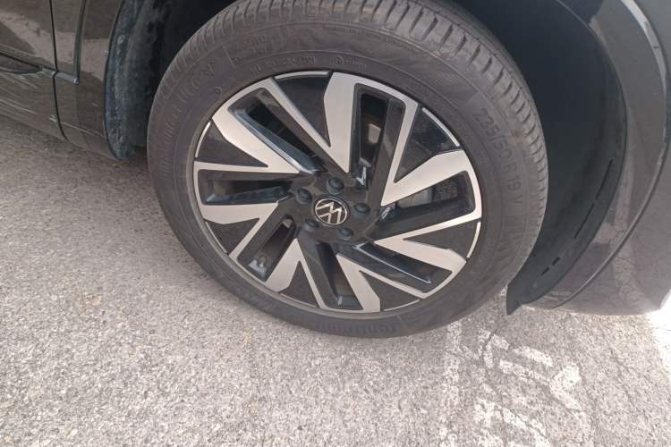 Used Volkswagen Tayron 2023 330TSI Two-Wheel-Drive R-Line High-Energy Version Right Front Wheel Hub