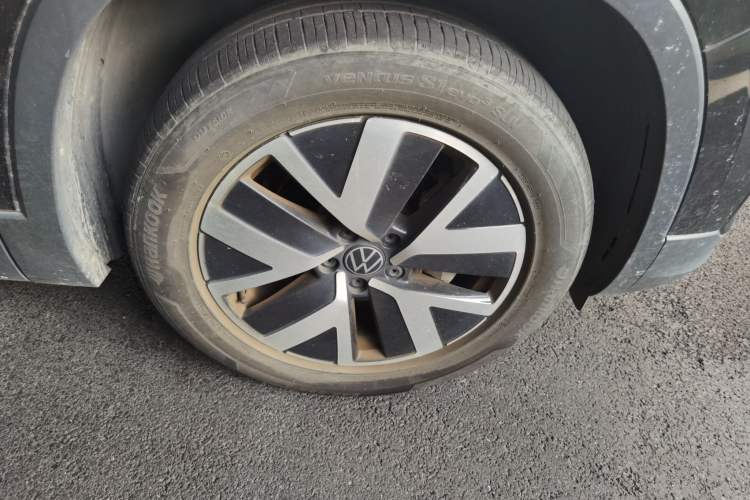 Used Volkswagen Tayron 2023 330TSI Two-Wheel-Drive Luxury Plus Advanced Version Right Front Wheel Hub
