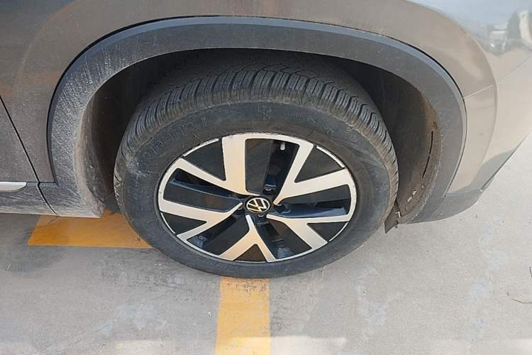 Used Volkswagen Tayron  Right Front Wheel Hub