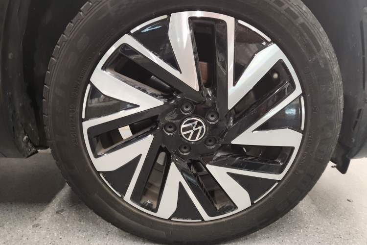 Used Volkswagen Tayron 2023 380TSI Four-Wheel Drive R-Line High-Energy Version Right Front Wheel Hub